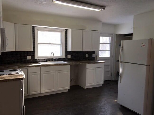 Building Photo - 2489 E 96th St