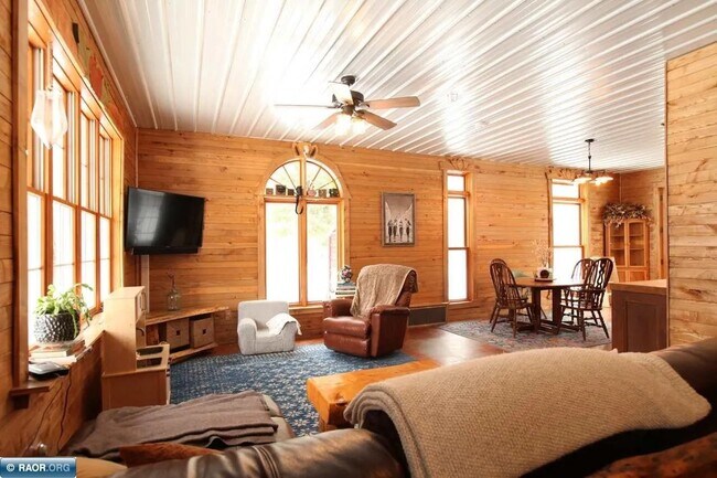 Foto del edificio - 9374 Alango Rd