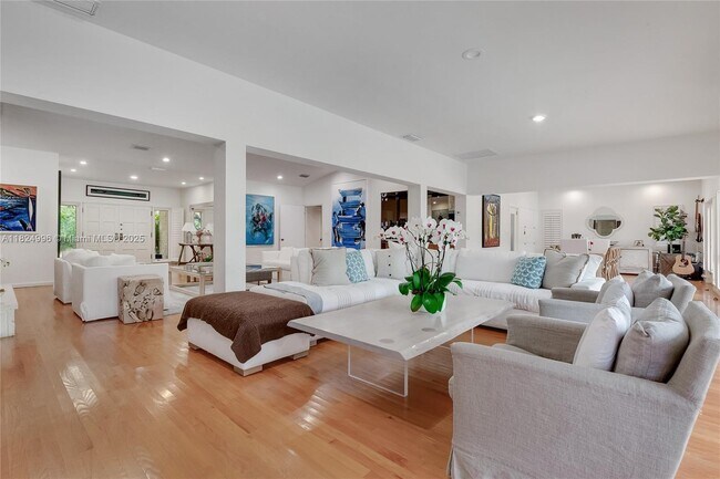 Building Photo - 8290 La Rampa St