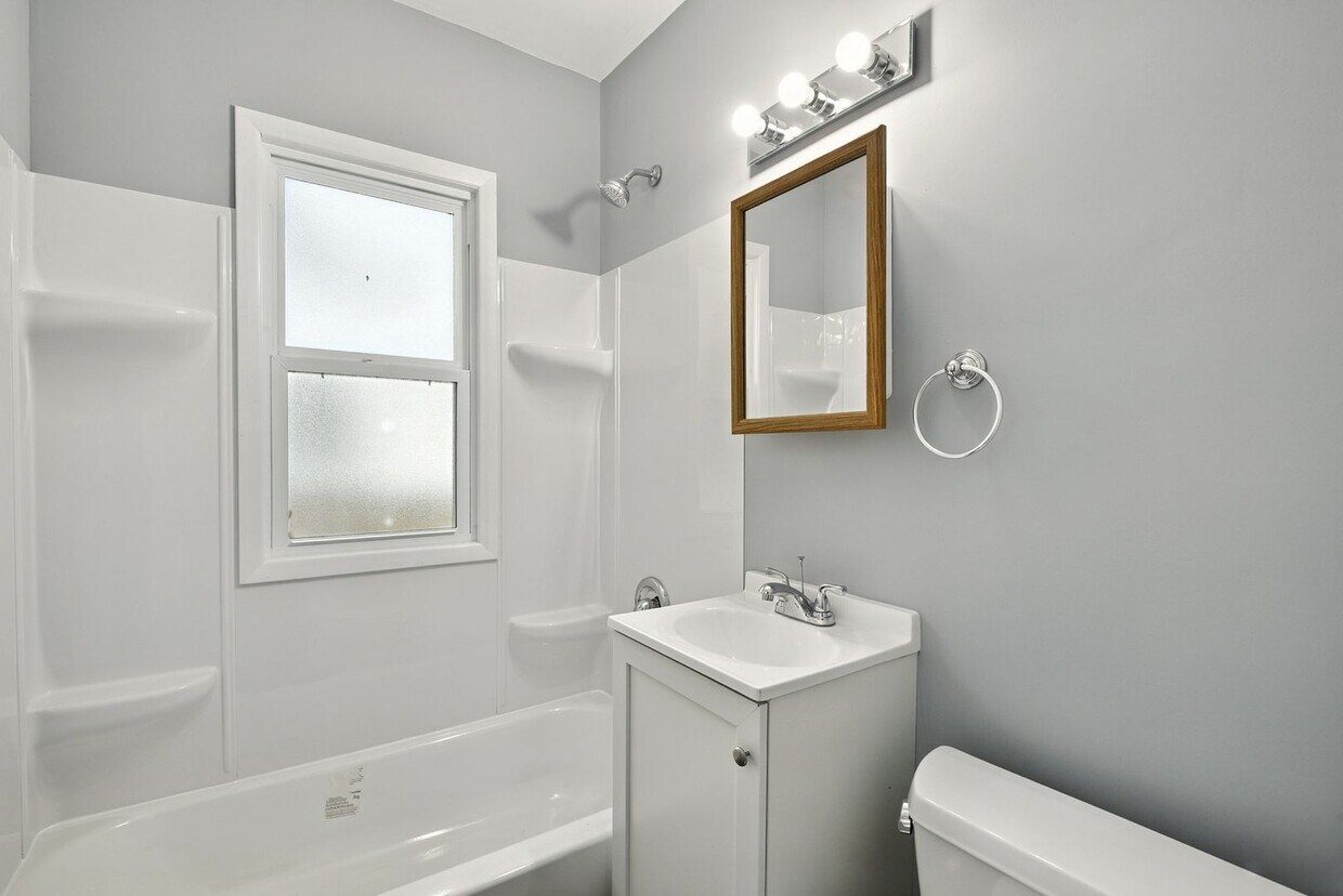 Primary Photo - Huge 3 Bedroom Single Family Home in Minne...