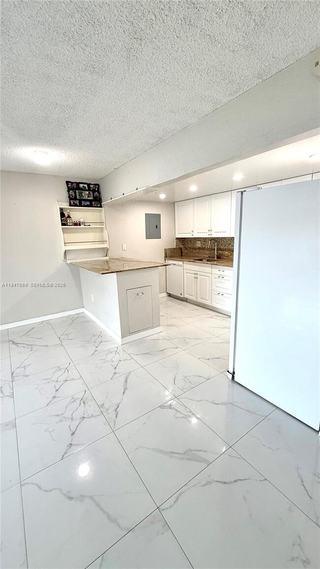 Foto del edificio - 17600 NW 68th Ave