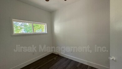Building Photo - 102 7th St SW