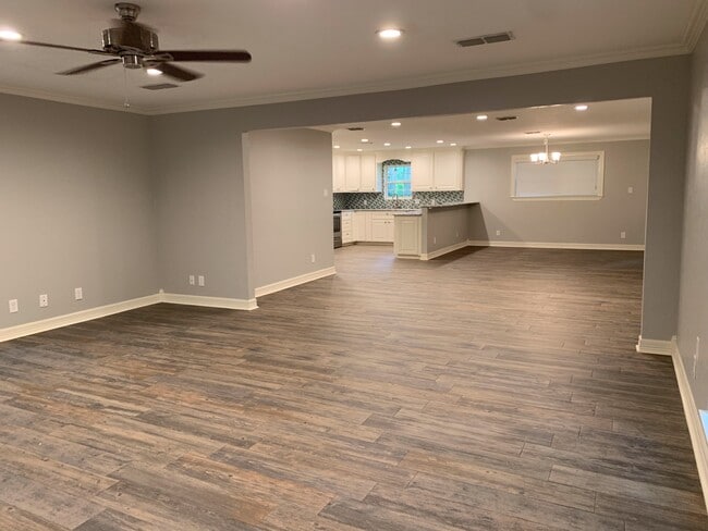 Building Photo - 3/2/2 on 1 ac LISD