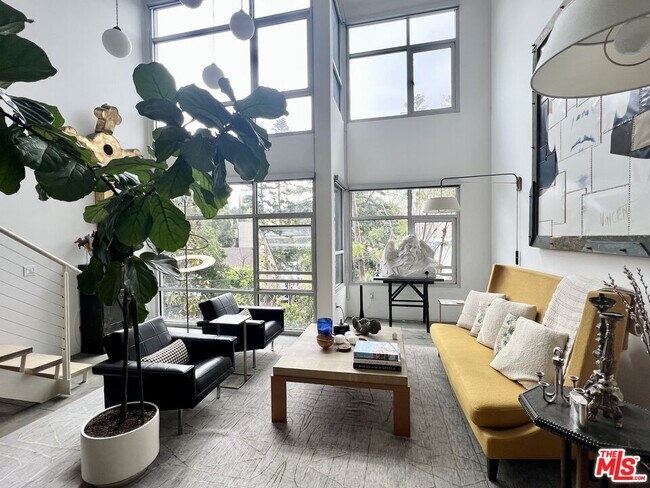 Building Photo - 4111 W Sunset Blvd