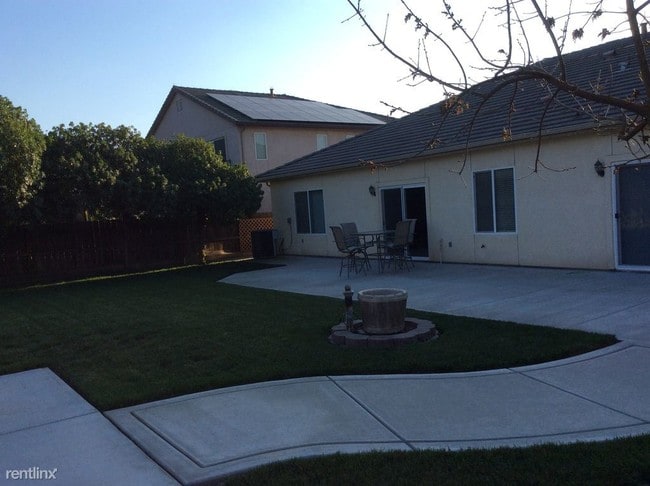 Building Photo - 1913 N Zinfandel Dr