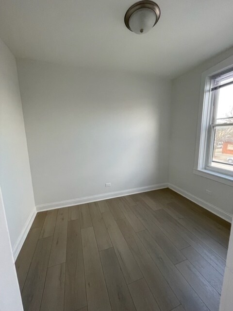 Building Photo - 5319 W Fullerton Ave