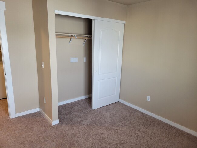 Building Photo - Summit Ridge Apartments