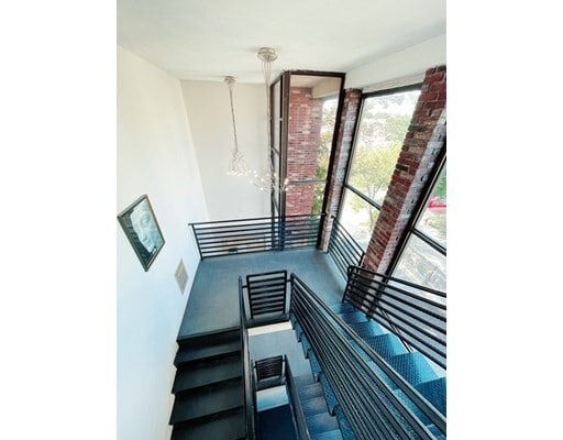 Building Photo - 10 Roberts St