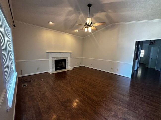 Building Photo - 1405 Holly Hill Ln