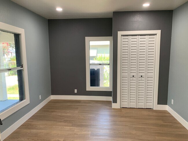 Building Photo - LABOR DAY SPECIAL - 2 WEEKS FREE RENT!!Bea...