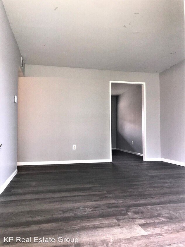 Building Photo - 3 br, 1 bath House - 1017 Bruckner Road