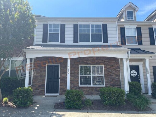 Foto del edificio - Comfortable 3-Bedroom Townhouse w/2 Assign...