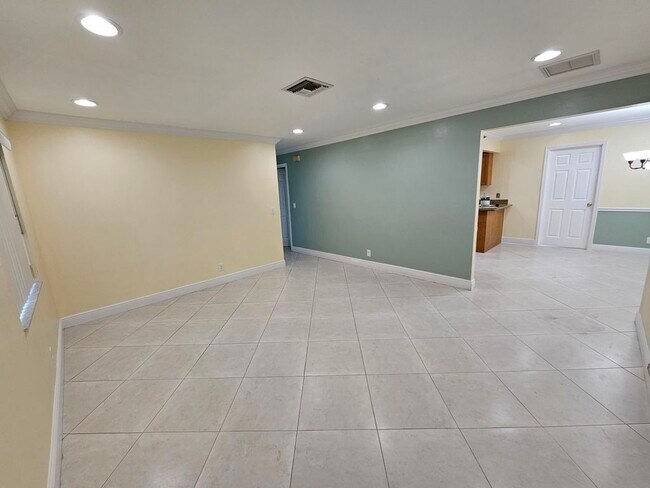 Foto del edificio - 730 NW 1st Ave