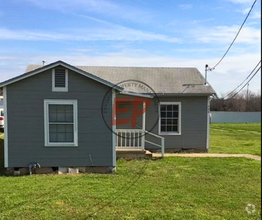 Building Photo - 706 Robinson Dr