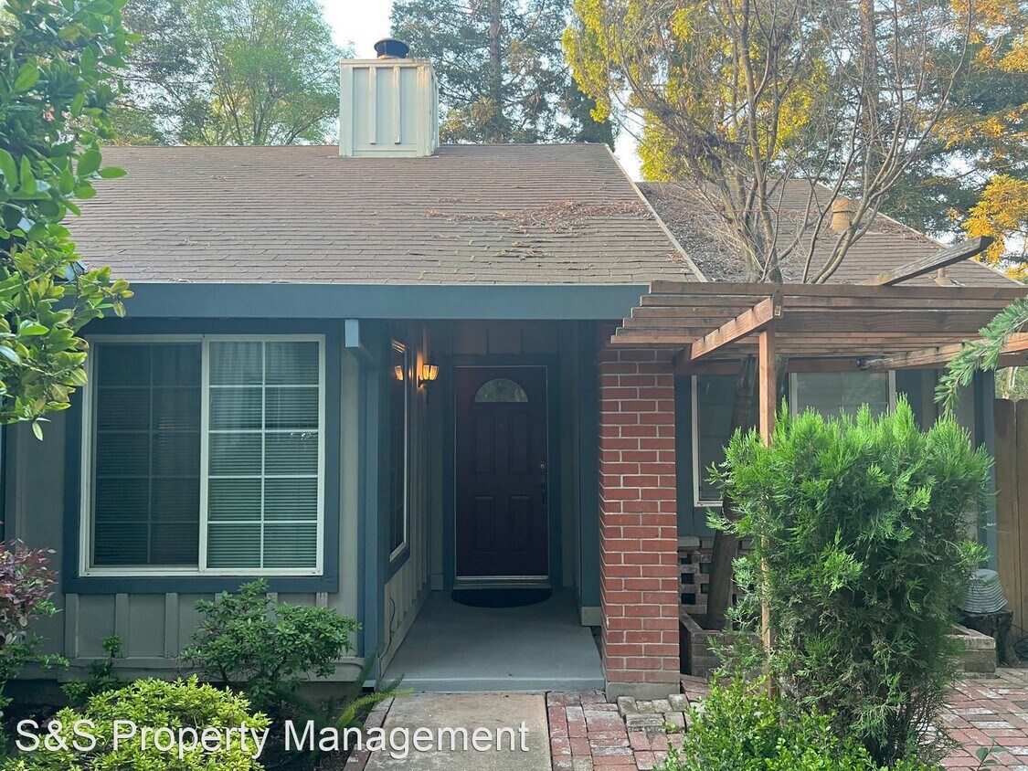 Primary Photo - 3 br, 2 bath House - 2870 Higgins Road