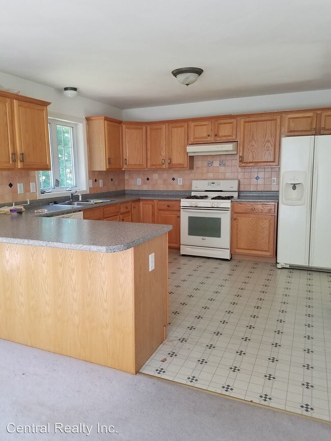 Building Photo - 3 br, 3 bath House - 33 Conant Road