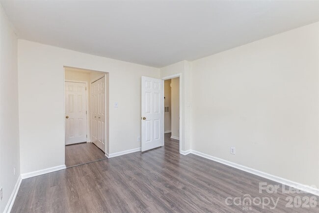 Foto del edificio - 1101 E Morehead St