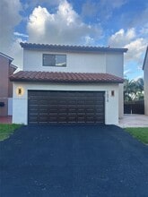 Building Photo - 1070 SW 135th Pl