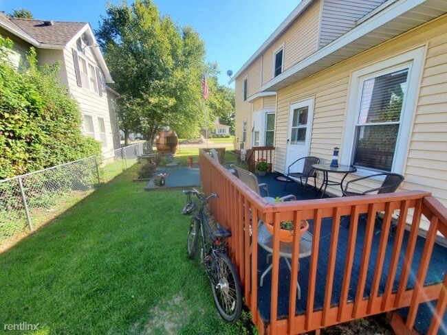 Foto del edificio - 2 br, 1 bath Duplex - 538 2nd Street North...