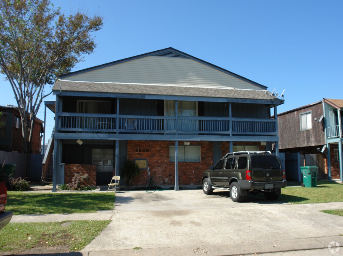 Building Photo - 3609 Martinique Ave