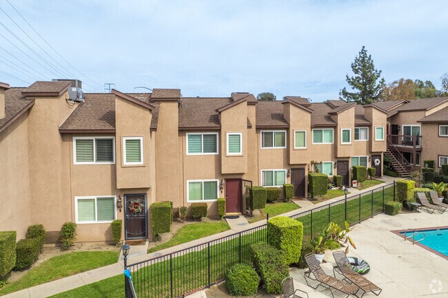 Building Photo - 500 N Tustin Ave