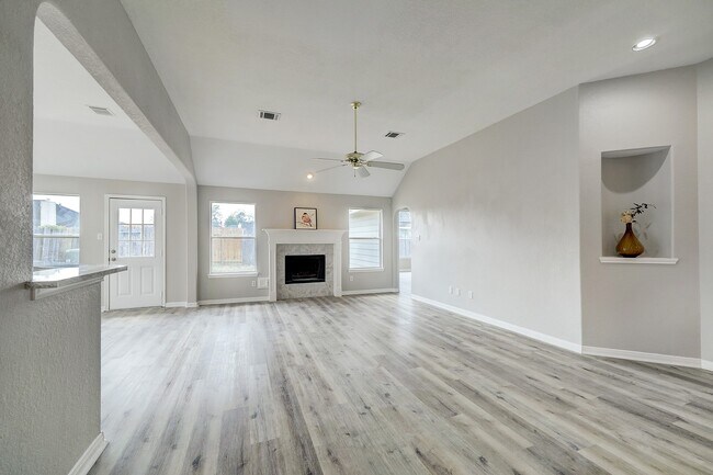 Building Photo - 24031 Holleygate Ct