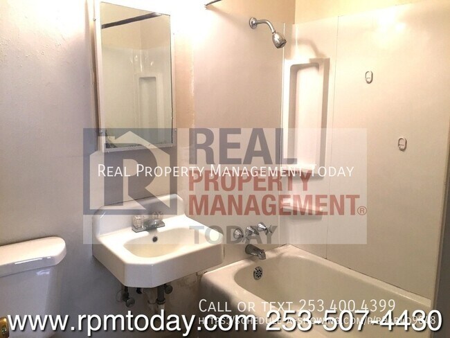 Building Photo - 8420 S Tacoma Way