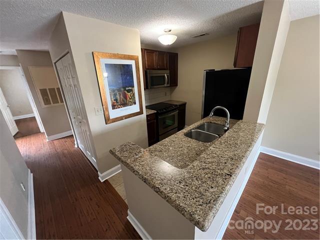 Building Photo - 18743 Vineyard Point Ln