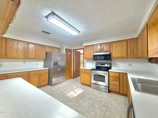 Building Photo - 3990 Clearwater Ln