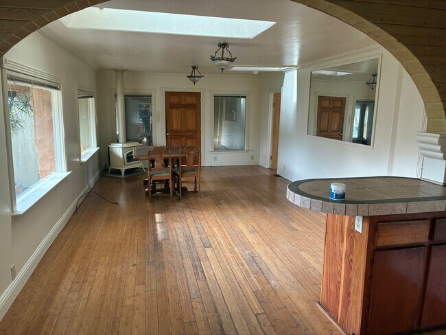 Foto del edificio - 3260 West End Rd