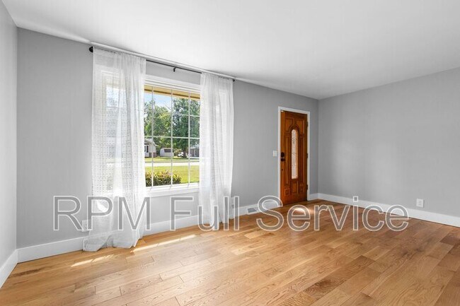 Foto del edificio - 8057 Arbor Dr