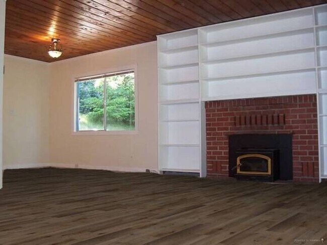 Building Photo - 2 Bedroom 1 Bath Log Home on Fitch Mt., He...