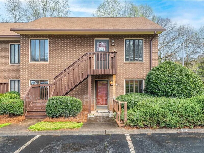 Primary Photo - 216 Ridge Forest Ct