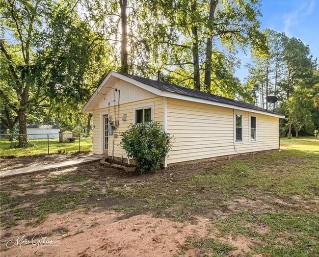 Foto del edificio - 2401 Amelia Ave