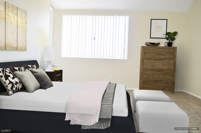 Foto del edificio - 1 br, 1 bath  - Burbank Village Apartments