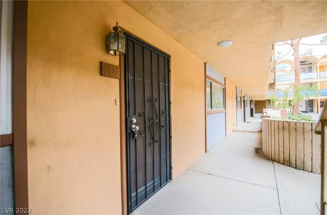 Building Photo - 356 E Desert Inn Rd