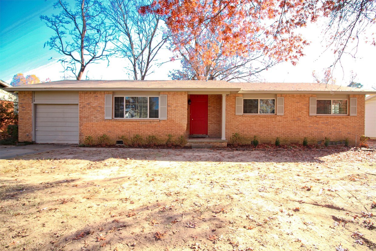 Foto principal - 7917 Hermitage Dr