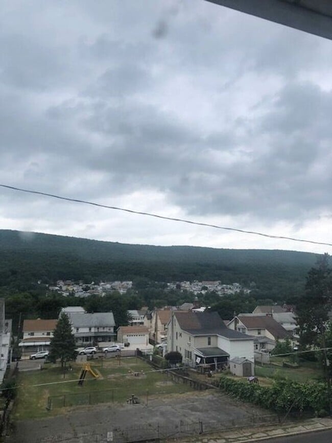 Building Photo - 243 W High St