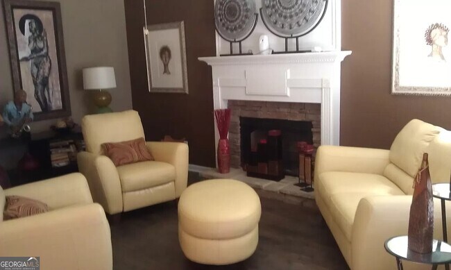 Foto del edificio - 5849 Whitney Way