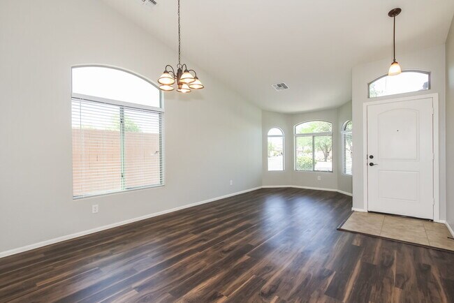 Foto del edificio - 12471 N 75th Dr