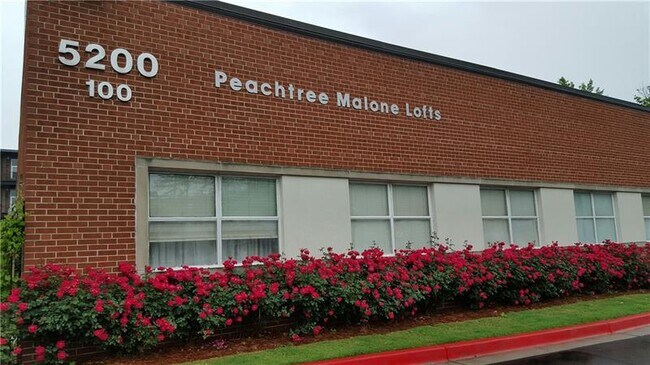 Foto del edificio - 5200 Peachtree Rd
