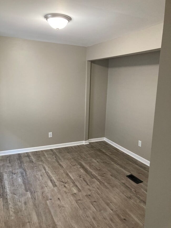 Building Photo - 96 Lyndhurst St