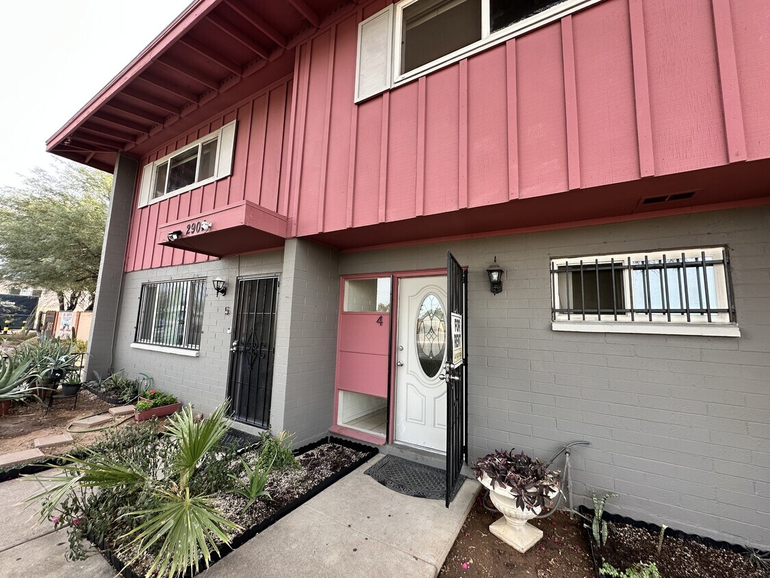 Foto principal - 2901 East Roosevelt Street