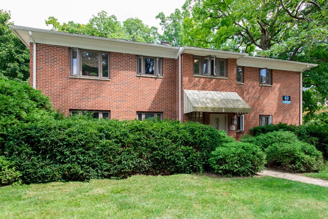 Building Photo - 811 S Fifth-811-05