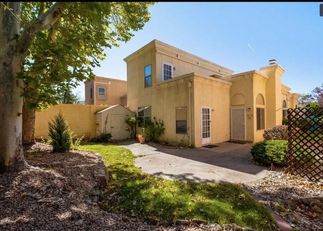 Foto del edificio - 11449 Malaguena Ln NE