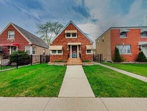 Building Photo - 7328 S Albany Ave