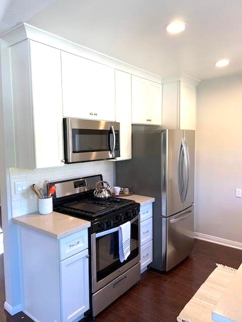 Microwave, Gas Range, Refrigerator - 1116 Donaldo Ct