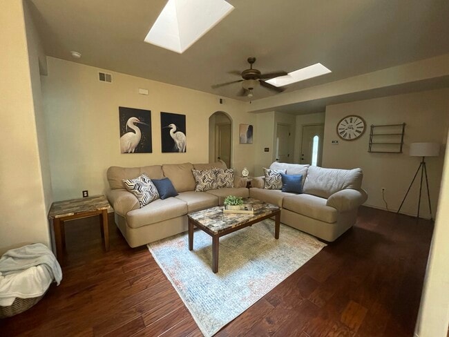 Building Photo - 1816 Hays Dr