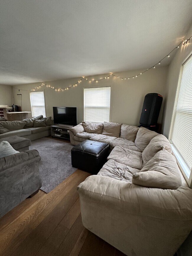 Foto del edificio - Exciting 3 Bed 1 & 1/2 Bath close to UWEC!