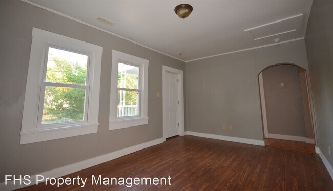 Building Photo - 3 br, 1 bath House - 900 W Minota Street